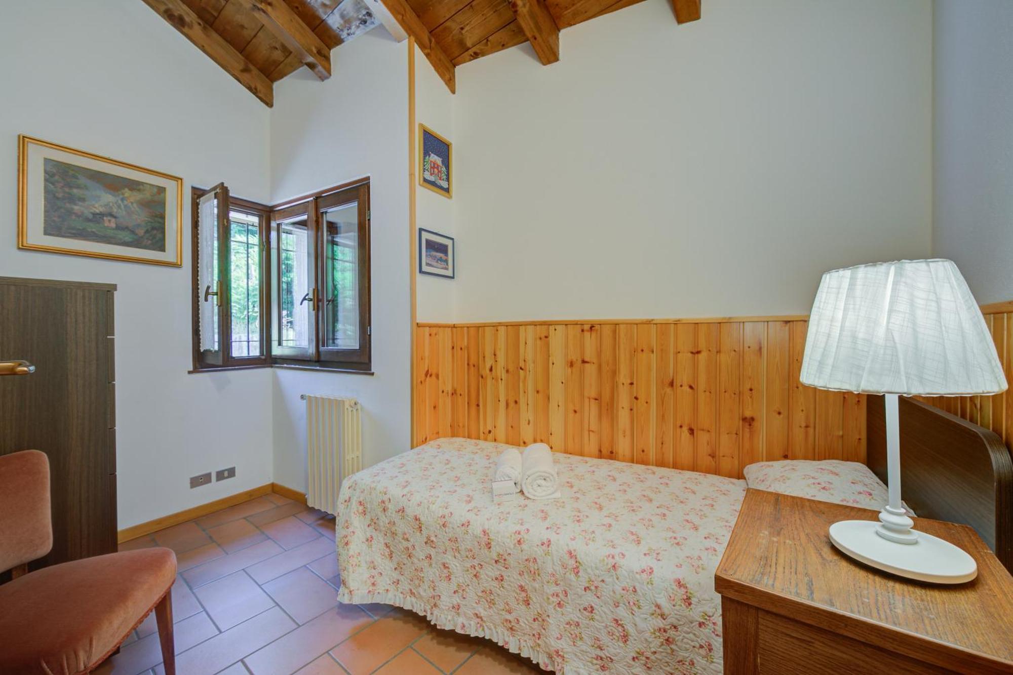 Villa Il Castagno Few Min From Beach - Happy Rentals Castelveccana Εξωτερικό φωτογραφία